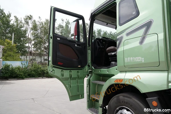 FAW Jiefang J7 camion lourd Édition Classique 560 ch 8X4(12 roues) camion porteur fourgon 9,5 m (ralentisseur hydraulique) Cabine (1) | 86Tr