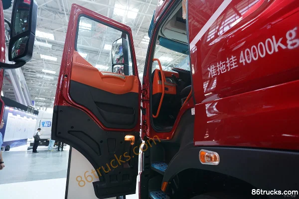 Dongfeng Liuqi Chenglong H7 Heavy Truck Custom Edition 460 hp 6X4(10 wheels) Tractor Truck (China VI) Cab (1) | 86Trucks