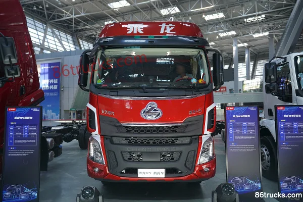 Dongfeng Liuqi Chenglong H5 Custom Edition 270 hp 4X2(6 wheels) Stake Truck Exterior (2) | 86Trucks