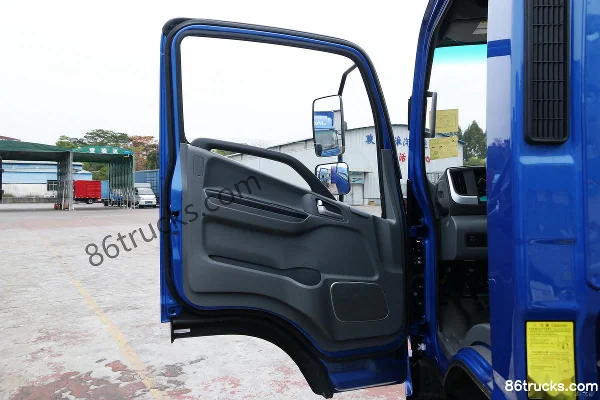 JAC Shuailing Q7 Comfort Edition 170 hp 4X2(6 wheels) 5.175m single-row stake truck (China VI) Cab (1) | 86Trucks