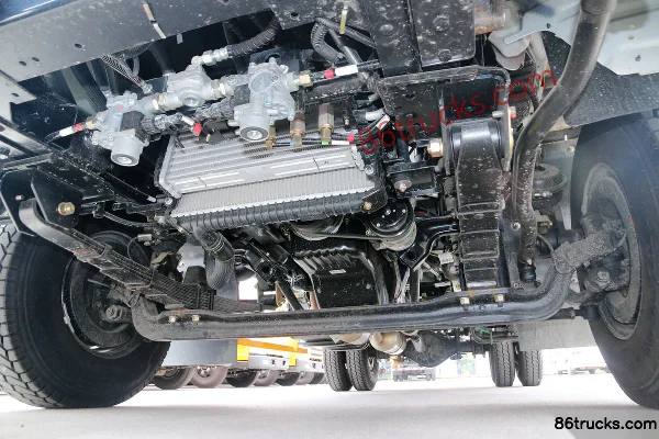 JMC Kaiyun Strong Edition 116hp 4X2(6 wheels) 3.97m single-row refrigerated truck Chassis (3) | 86Trucks