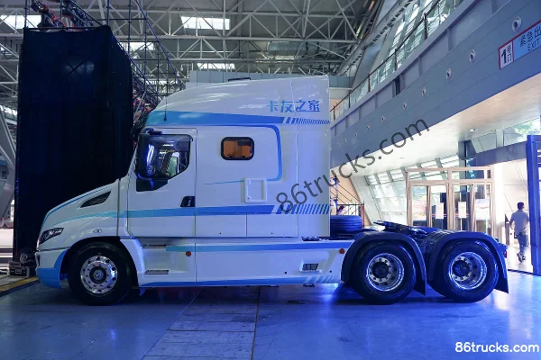 Dongfeng Liuqi Chenglong T7L Living Cabin 600 hp 6X4(10 wheels) AMT automatic tractor truck (China VI) Exterior (3) | 86Trucks