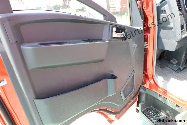 Sinotruk HOWO Hanjiang 130 hp 4X2(6 wheels) 4.15m Single Row Van Light Truck Cab (1) | 86Trucks