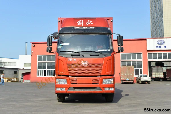 FAW Jiefang J6L Medium Truck Classic Edition 240 hp 4X2(6 wheels) 6.8m Van Cargo Truck Exterior (2) | 86Trucks
