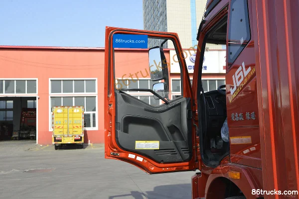 FAW Jiefang J6L Medium Truck Classic Edition 240 hp 4X2(6 wheels) 6.8m Van Cargo Truck Cab (1) | 86Trucks
