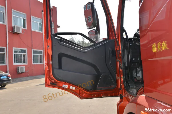 FAW Jiefang J6L medium truck Jingying Edition 240 hp 4X2(6 wheels) 6.75m stake truck Cab (2) | 86Trucks