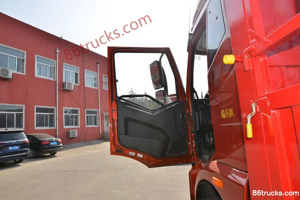 FAW Jiefang J6L medium truck Jingying Edition 240 hp 4X2(6 wheels) 6.75m stake truck Cab (1) | 86Trucks