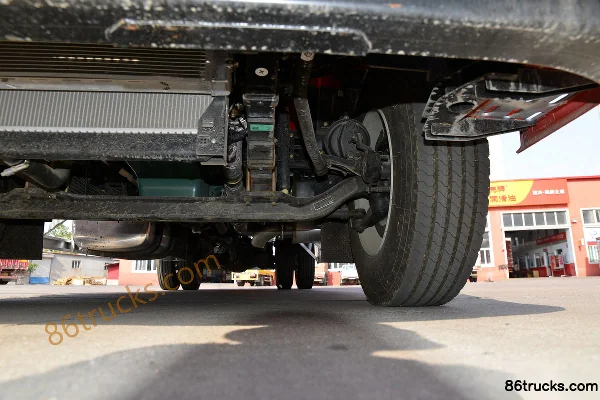 FAW Jiefang J6L medium truck Jingying Edition 240 hp 4X2(6 wheels) 6.75m stake truck Chassis (3) | 86Trucks