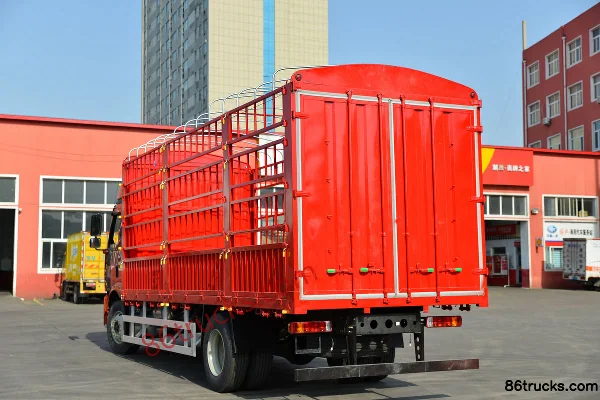 FAW Jiefang J6L medium truck Jingying Edition 240 hp 4X2(6 wheels) 6.75m stake truck Body (3) | 86Trucks