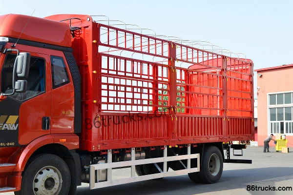 FAW Jiefang J6L medium truck Jingying Edition 240 hp 4X2(6 wheels) 6.75m stake truck Body (1) | 86Trucks