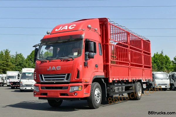 JAC Dewos V9 170hp 4X2(6 wheels) 6.8m Half-row Stake Truck Exterior (3) | 86Trucks