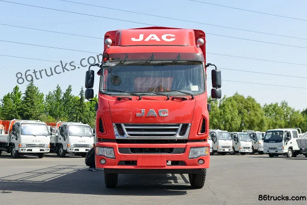 JAC Dewos V9 170hp 4X2(6 wheels) 6.8m Half-row Stake Truck Exterior (2) | 86Trucks