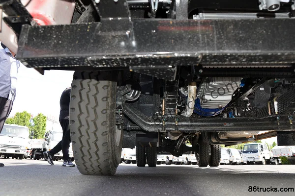 JAC Dewos V9 170hp 4X2(6 wheels) 6.8m Half-row Stake Truck Chassis (2) | 86Trucks