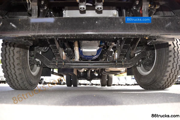 JAC Dewos V9 170hp 4X2(6 wheels) 6.8m Half-row Stake Truck Chassis (1) | 86Trucks