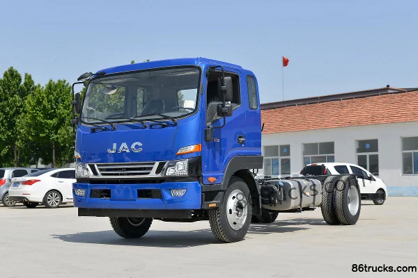 JAC Dewos V8 195hp 4X2(6 wheels) 5.48m Semi-panel Van Cargo Truck (China VI) Exterior (3) | 86Trucks