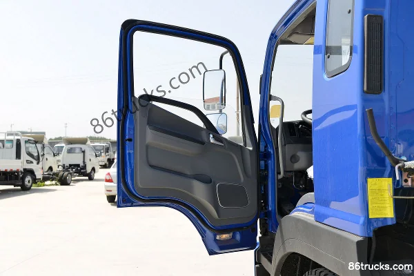 JAC Dewos V8 195hp 4X2(6 wheels) 5.48m Semi-panel Van Cargo Truck (China VI) Cab (1) | 86Trucks