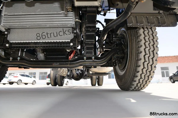 JAC Dewos V8 195hp 4X2(6 wheels) 5.48m Semi-panel Van Cargo Truck (China VI) Chassis (3) | 86Trucks