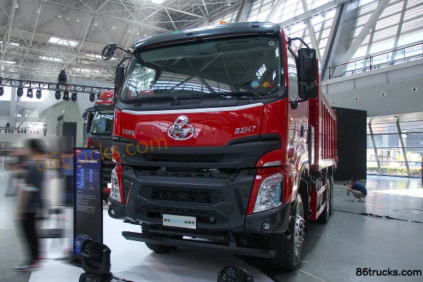 Dongfeng Liuqi Chenglong H7 400 hp 6X4(10 wheels) Hybrid Dump Truck Exterior (3) | 86Trucks