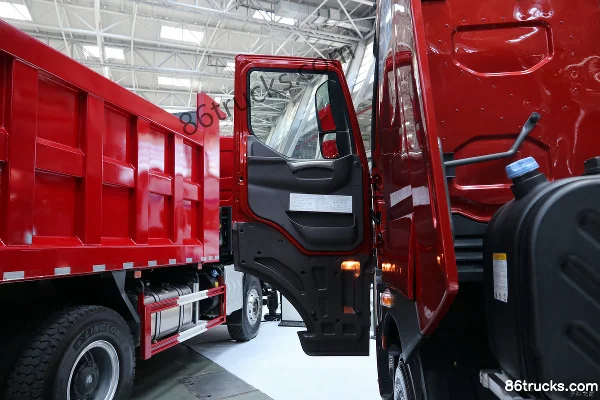 Dongfeng Liuqi Chenglong H7 Lightweight Edition 510hp 6X4(10 wheels) Tractor Truck Cab (1) | 86Trucks