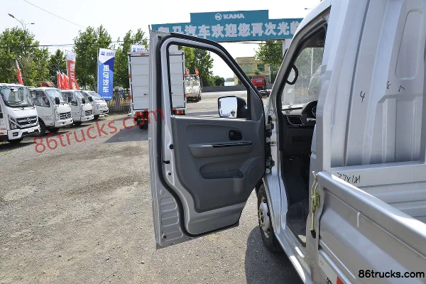 Kama Ruijie 1.6L 122hp 4X2(6 wheels) 3.7m Single Row Stake Micro Truck (China VI) Cab (1) | 86Trucks