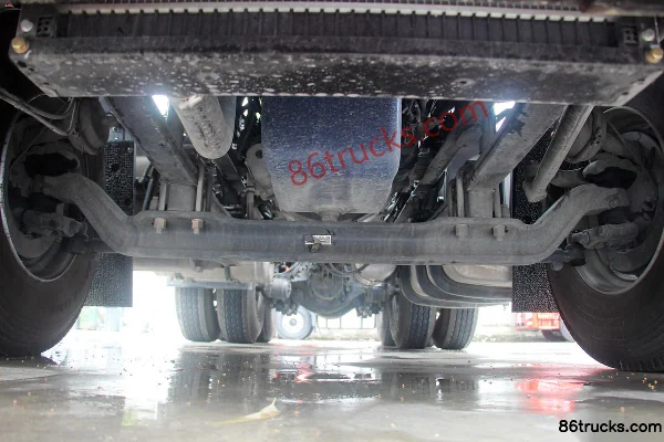 FAW Jiefang Qingdao HanVH camion lourd 460 ch 6X4(10 roues) tracteur routier Châssis (1) | 86Trucks