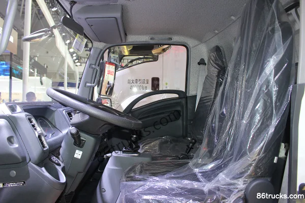 Qingling Isuzu M600 4X2(6 wheels) 4.5m hydrogen fuel cell van light truck 47.69kWh Interior (2) | 86Trucks