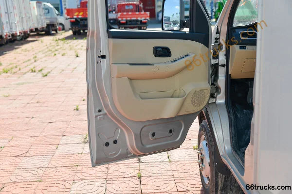 Changan Kuayue Wang X3 Comfort Edition 1.6L Gasoline 122hp 4X2(6 wheels) 3.285m Single Row Van Mini Truck (China VI) Cab (2) | 86Trucks