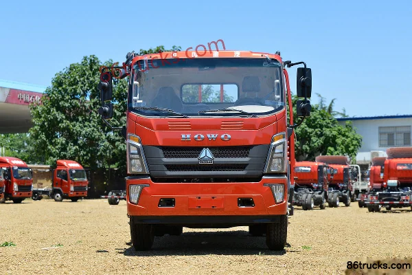 Sinotruk HOWO Tongshuai 190hp 4X2(6 wheels) 5.2m half-row flatbed cargo truck Exterior (2) | 86Trucks