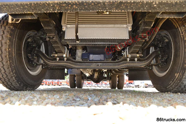 Sinotruk HOWO Tongshuai 190hp 4X2(6 wheels) 5.2m half-row flatbed cargo truck Chassis (1) | 86Trucks
