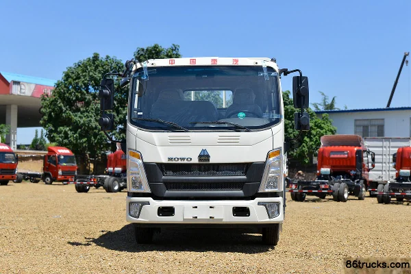 Sinotruk HOWO Tongshuai 130 hp 4X2(6 wheels) 3.85 m crew cab flatbed light truck Exterior (2) | 86Trucks