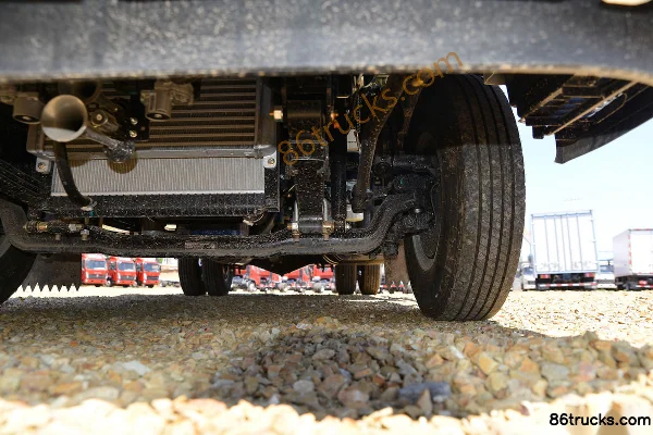 Sinotruk HOWO Tongshuai 130 hp 4X2(6 wheels) 3.85 m crew cab flatbed light truck Chassis (3) | 86Trucks