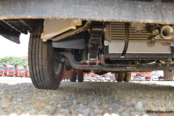Sinotruk HOWO Tongshuai 130 hp 4X2(6 wheels) 3.85 m crew cab flatbed light truck Chassis (2) | 86Trucks