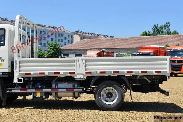 Sinotruk HOWO Tongshuai 130 hp 4X2(6 wheels) 3.85 m crew cab flatbed light truck Body (2) | 86Trucks