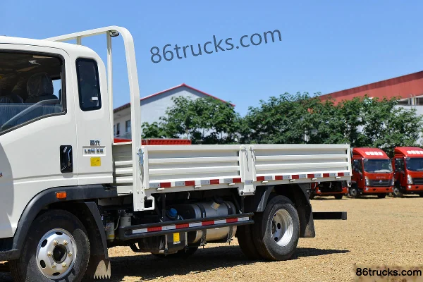 Sinotruk HOWO Tongshuai 130 hp 4X2(6 wheels) 3.85 m crew cab flatbed light truck Body (1) | 86Trucks