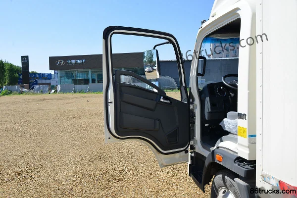 Sinotruk HOWO Tongshuai 130 hp 4X2(6 wheels) 4.15m single-row van light truck (ratio 4.333) Cab (1) | 86Trucks