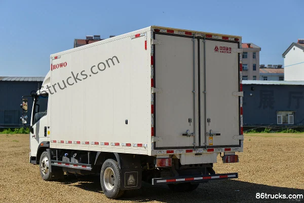 Sinotruk HOWO Tongshuai 130 hp 4X2(6 wheels) 4.15m single-row van light truck (ratio 4.333) Body (3) | 86Trucks