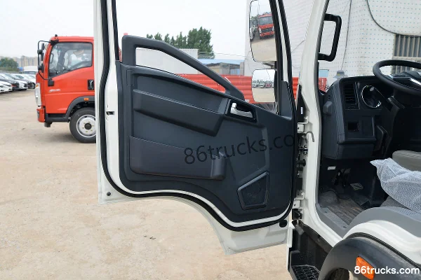 Sinotruk HOWO Hanjiang 130hp 4X2(6 wheels) 3.85m Semi-row Flatbed Light Truck (Fast Gear 8-speed) Cab (2) | 86Trucks