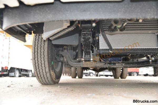 Sinotruk HOWO Hanjiang 130hp 4X2(6 wheels) 3.85m Semi-row Flatbed Light Truck (Fast Gear 8-speed) Chassis (2) | 86Trucks