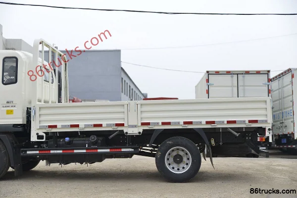 Sinotruk HOWO Hanjiang 130hp 4X2(6 wheels) 3.85m Semi-row Flatbed Light Truck (Fast Gear 8-speed) Body (2) | 86Trucks