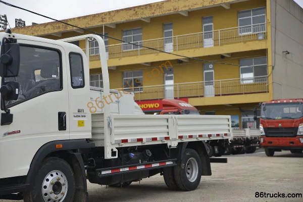 Sinotruk HOWO Hanjiang 130hp 4X2(6 wheels) 3.85m Semi-row Flatbed Light Truck (Fast Gear 8-speed) Body (1) | 86Trucks