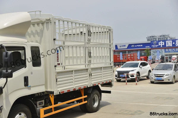 JMC Kaiyun Blue Whale Standard 152 hp 4X2(6 wheels) 3.645m Crew Cab Stake Truck Body (1) | 86Trucks