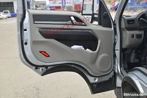 Sinotruk HOWO Xiaoshuai 130hp 4X2(6 wheels) 3.95m single-row flatbed mini truck (hydraulic brakes) Cab (2) | 86Trucks