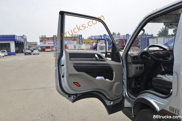 Sinotruk HOWO Xiaoshuai 130hp 4X2(6 wheels) 3.95m single-row flatbed mini truck (hydraulic brakes) Cab (1) | 86Trucks