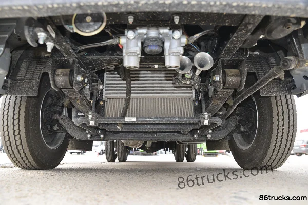 Sinotruk HOWO Xiaoshuai 130hp 4X2(6 wheels) 3.95m single-row flatbed mini truck (hydraulic brakes) Chassis (1) | 86Trucks