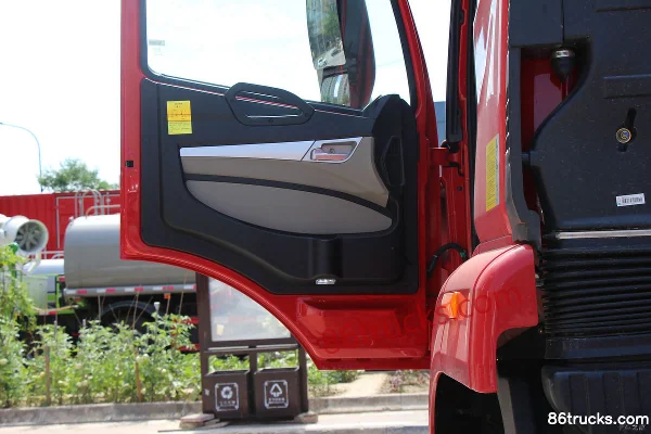 Sinotruk HOWO N5G Medium Truck 250 hp 4X2(6 wheels) 6.75m Flatbed Cargo Truck (China VI) Cab (3) | 86Trucks