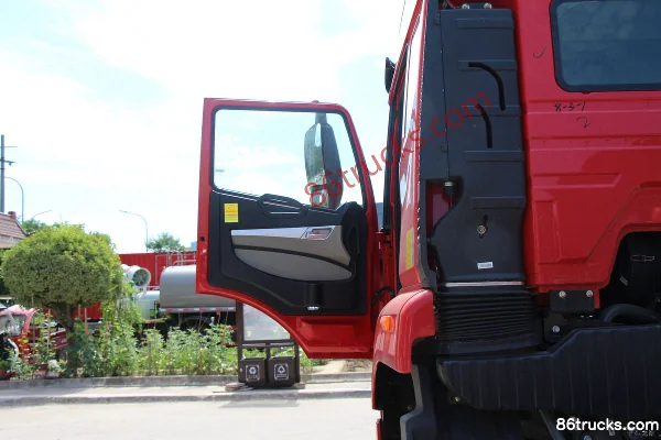 Sinotruk HOWO N5G Medium Truck 250 hp 4X2(6 wheels) 6.75m Flatbed Cargo Truck (China VI) Cab (1) | 86Trucks