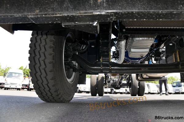 JAC Dewos V9 Grand Taureau d'Or 220 ch 4X2(6 roues) 6,8 m camion porteur fourgon (toit surélevé) Châssis (2) | 86Trucks