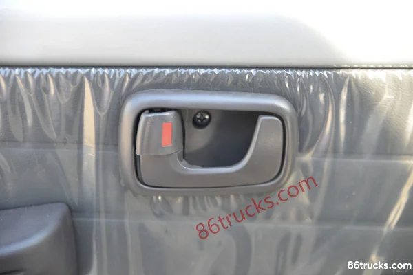 Wuling Rongguang Mini Truck 1.5L 107 hp 4X2(6 wheels) gasoline 2.285m single-row wing-opening box mini truck Cab (3) | 86Trucks