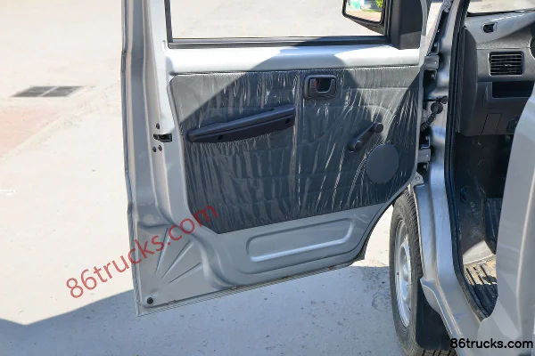 Wuling Rongguang Mini Truck 1.5L 107 hp 4X2(6 wheels) gasoline 2.285m single-row wing-opening box mini truck Cab (2) | 86Trucks