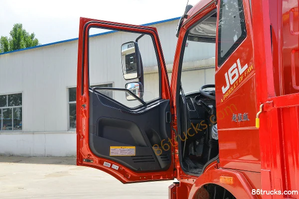 FAW Jiefang J6L medium truck Super Value Edition 180 hp 4X2(6 wheels) 6.2m flatbed truck Cab (1) | 86Trucks